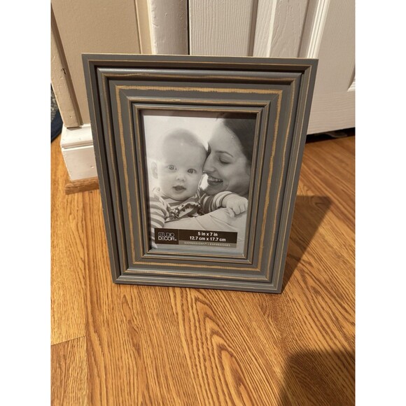 Studio Decor 5x7" Gray Expressions Wood Look Frame NEW Barnhouse Chic Cottage - Picture 2 of 4